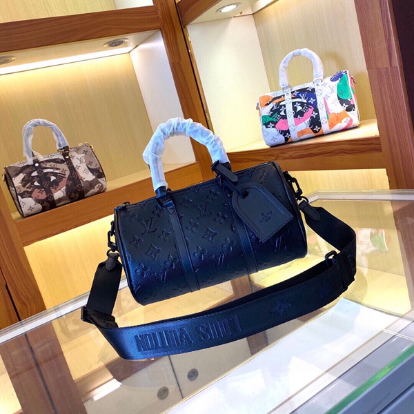 ルイヴィトンバッグ背面デザイン